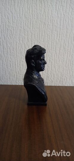 Бюст Маяковского