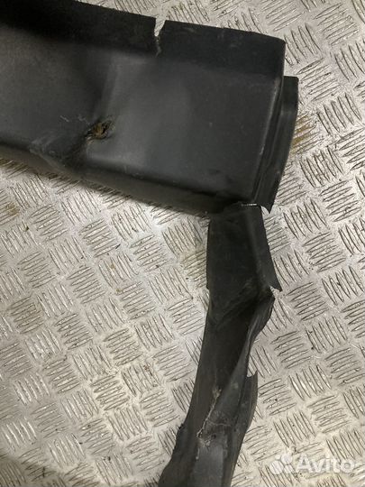 Облицовка фары правая Volvo 84545581