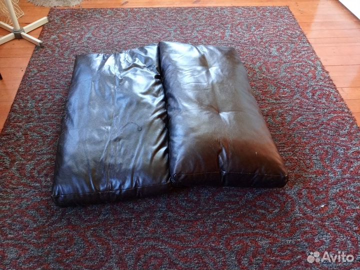 Подушки диванные кожаные