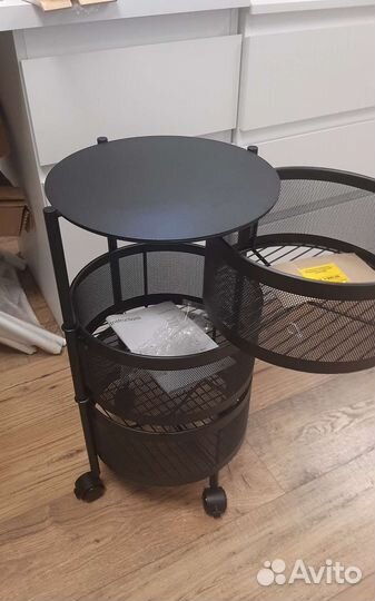 Этажерка на колесиках