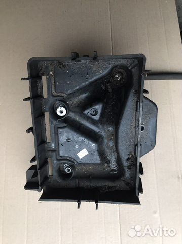 Площадка akб Skoda Rapid