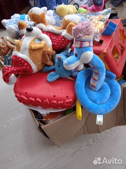 Детские игрушки большой коробкой