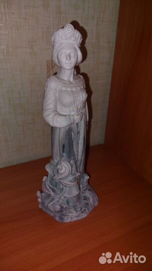 Статуэтки в ассортименте