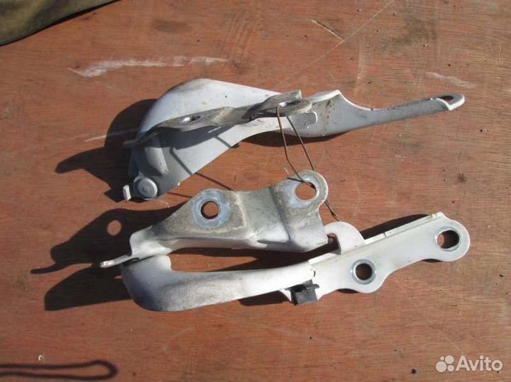 Петля капота Toyota Allion ZZT245 1ZZ-FE 2006/12