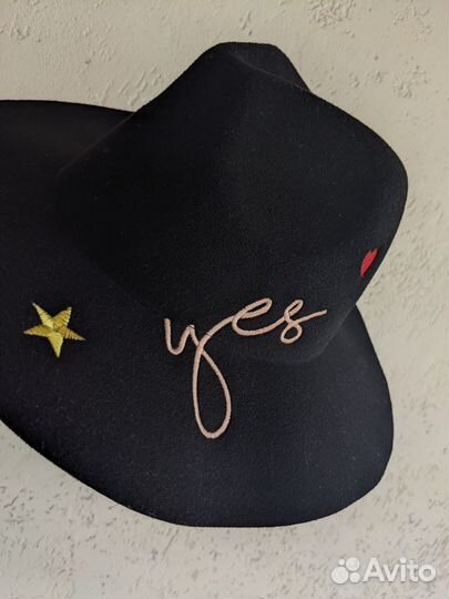 Новая шляпа женская черная с надписями