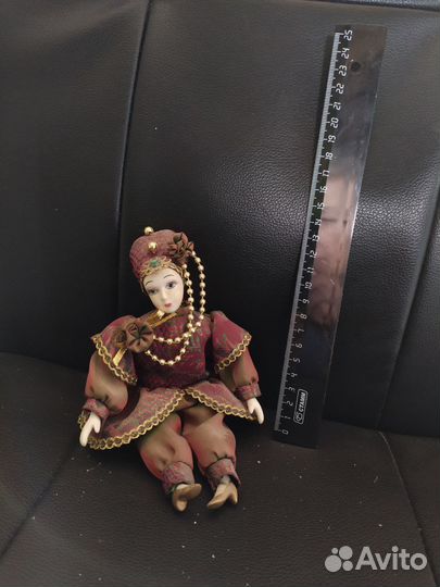 Кукла фарфоровая