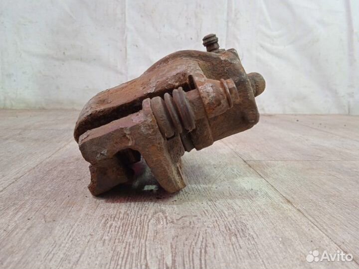 Суппорт передний правый Skoda Felicia 1 1999