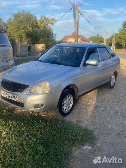 Капот на priora