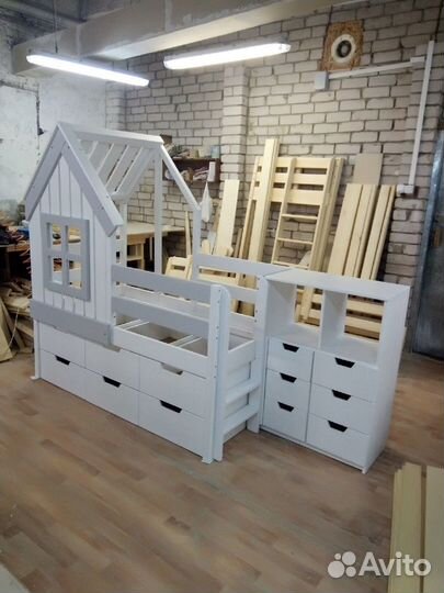 Кровать в виде домика