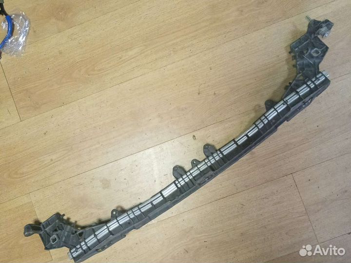 Кронштейн радиатора Mersedes Benz C-class