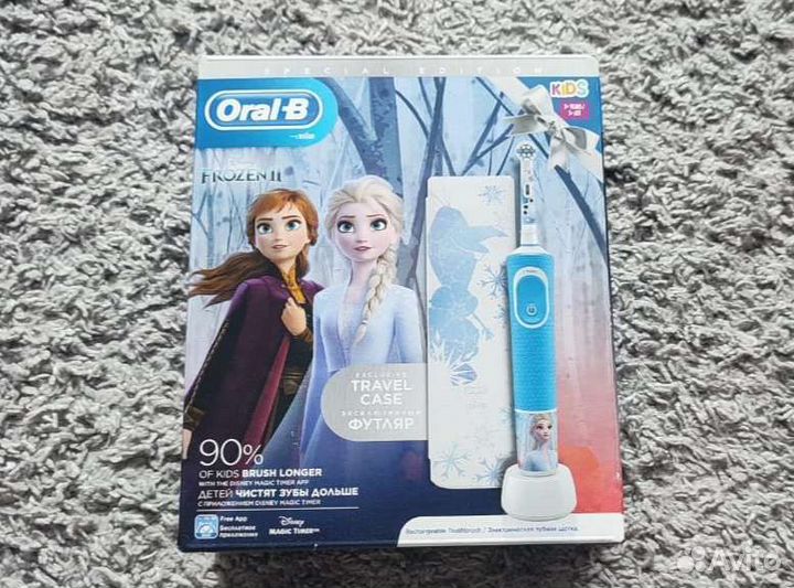 Электрическая зубная щетка Oral b (новая)