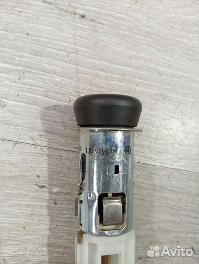 Прикуриватель с розеткой Volkswagen 1J0919309