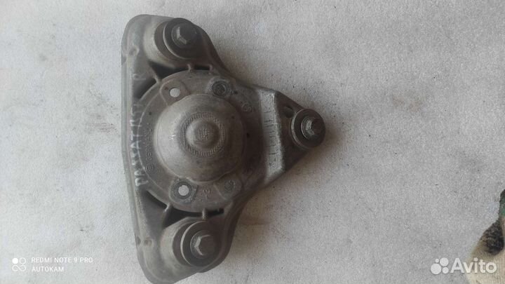 Опора передней правой стойки Volkswagen Passat B5+