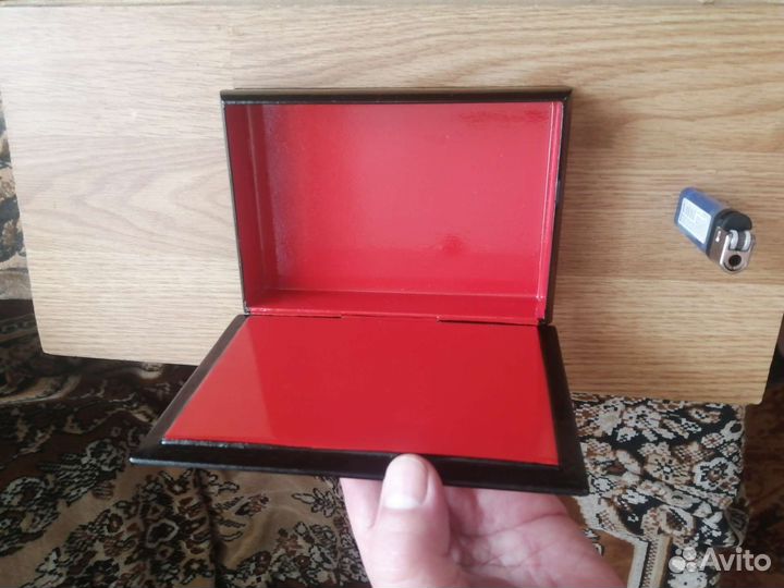 Деревянная шкатулка