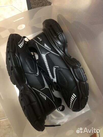 Кроссовки женские