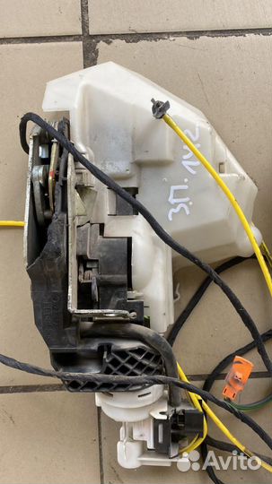 Замок двери с доводчиком правый Mercedes Benz W220