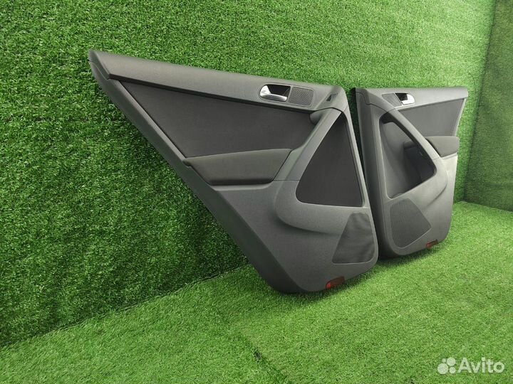 Обшивка задней двери комплект Volkswagen Tiguan