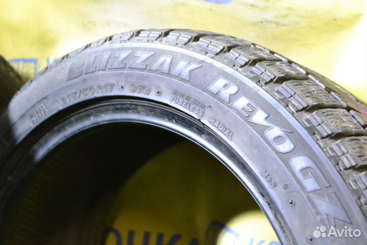 Bridgestone Blizzak Revo GZ 215/50 R17