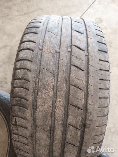 Royal Black Royal Performance 275/35 R20