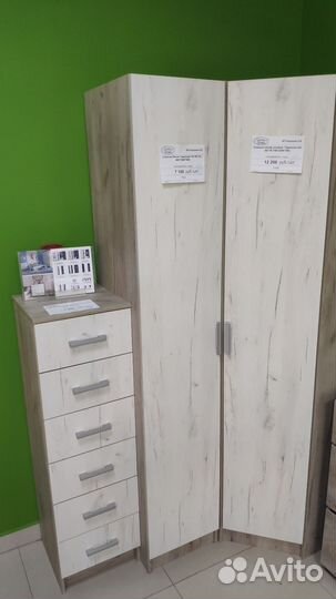 Угловой шкаф распашной