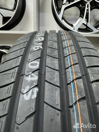 Kumho Ecsta HS51 215/55 R17 94V