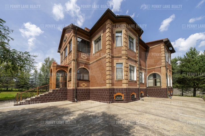 Коттедж 1200 м² на участке 4,8 га