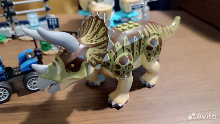 Lego Jurassic world 75937 Нападение Трицератопса