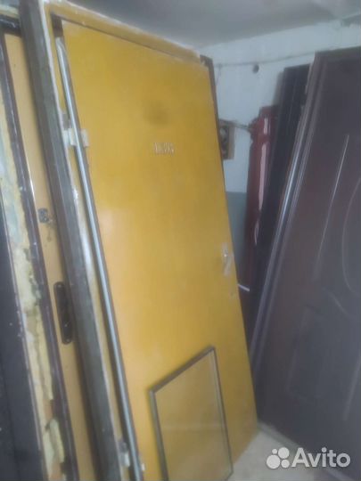 Металлическая дверь бу