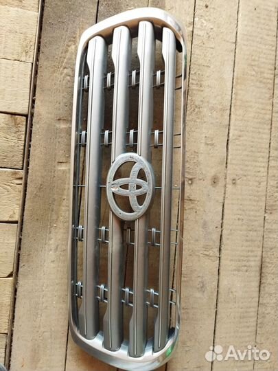 Решетка радиатора toyota land cruiser 200