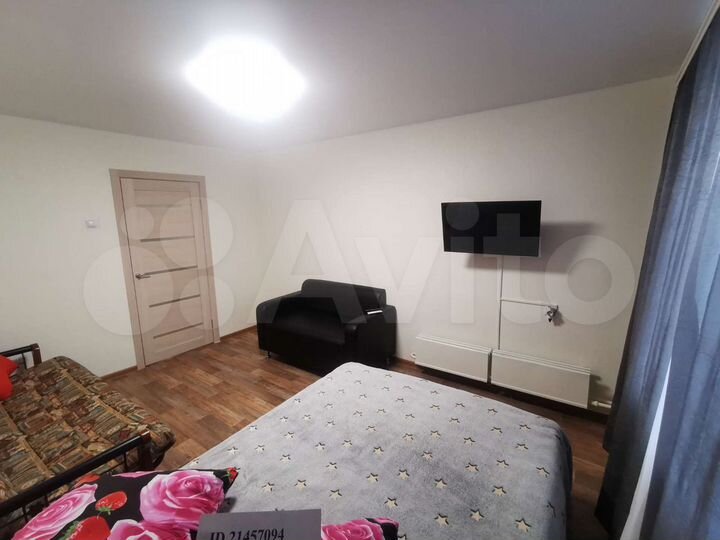 2-к. квартира, 52 м², 1/10 эт.