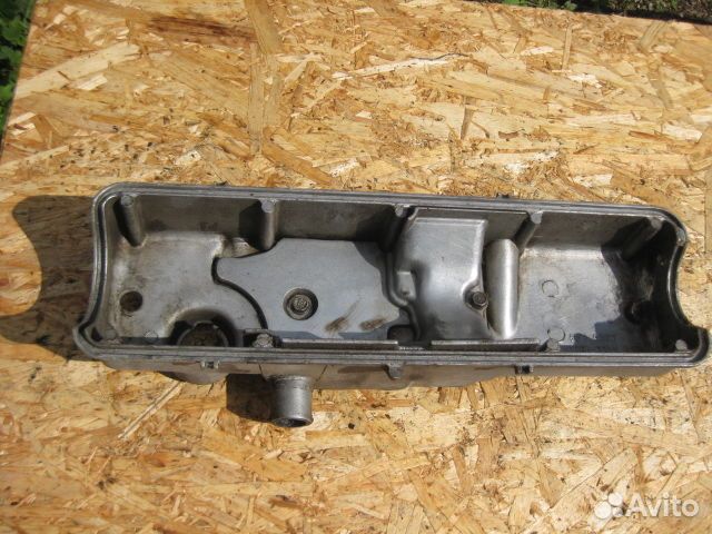 Крышка головки блока (клапанная) Лада 2110