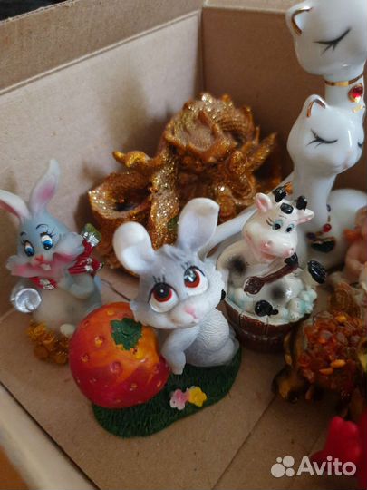 Статуэтки, фигурки, брелки