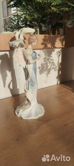 Коллекционная статуетка из фарфора unicorn studio