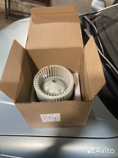 Продам вентилятор печки на тойота ипсум