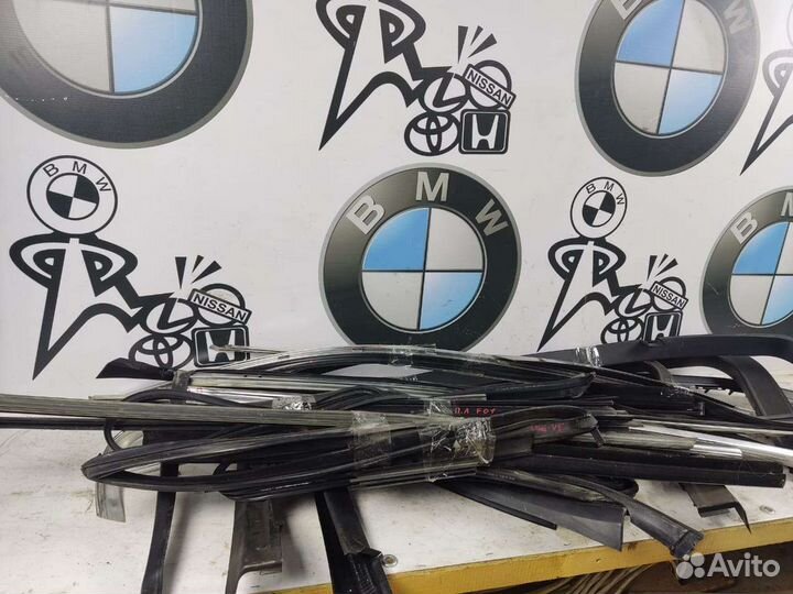 Молдинги резинки уплотнители дверей BMW 7 F01 f02