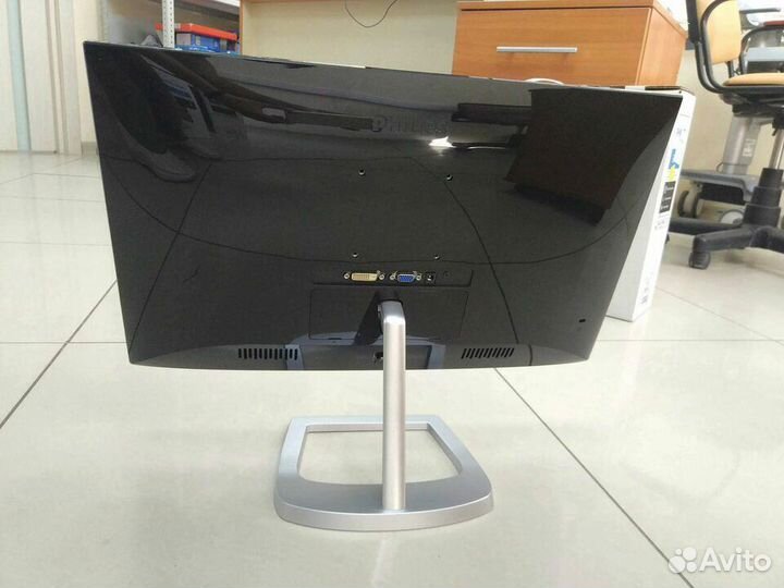 Монитор Philips 22