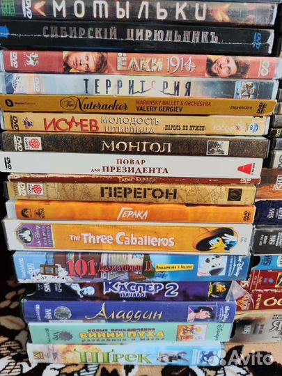 DVD диски и видео кассеты