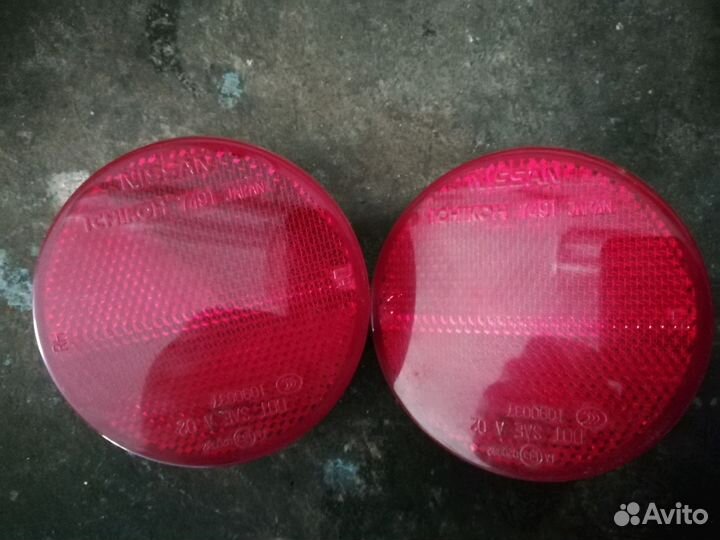 Продам 2 отражателя в задний бампер nissan x-trail