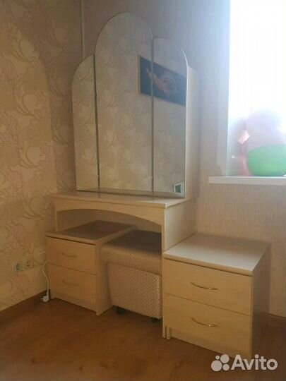 Набор тумбы, пуф, трюмо от Шатура