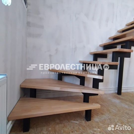 Лестница на металлическом каркасе