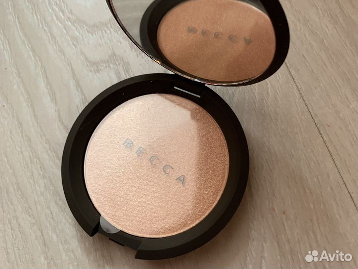 Пудра, хайлайтер, бронзер для лица