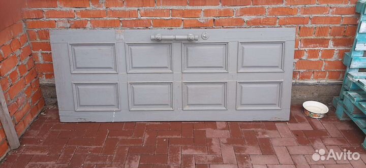 Дверь входная деревянная