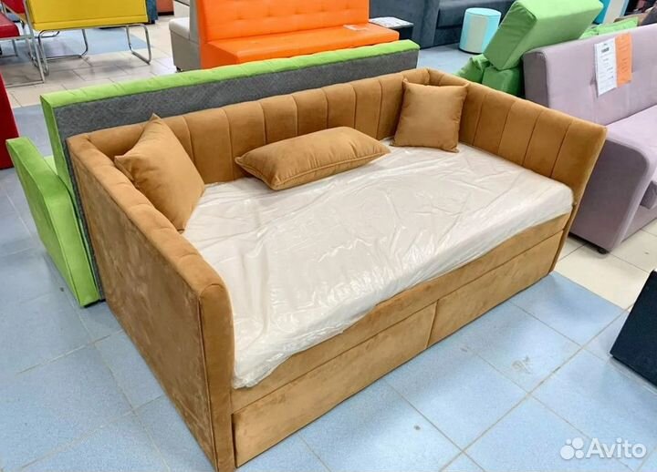 Кровать новая разные цвета