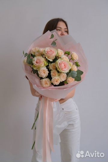 Букет из кустовых и крупных роз