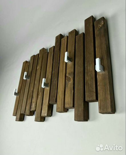 Вешалка настенная деревянная