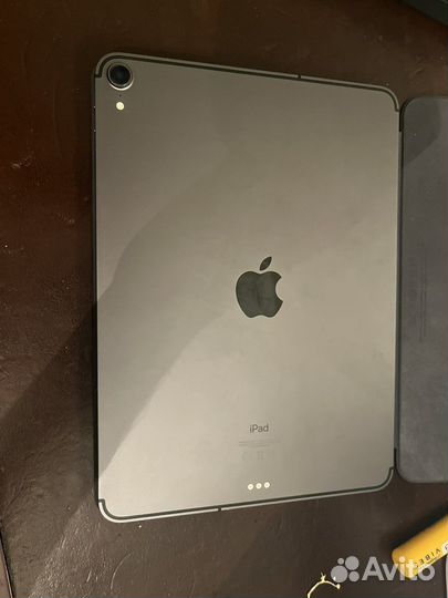 iPad pro 11 2018(256gb) +Apple smart keybord