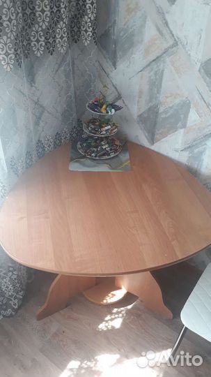 Стол угловой кухонный