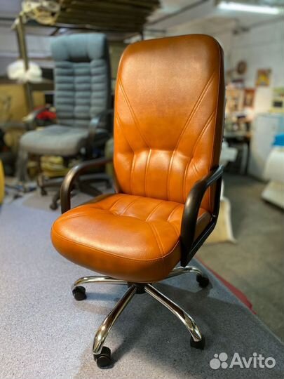Офисное кресло