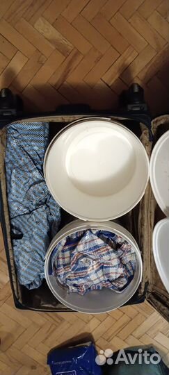 Сумки клетчатые и ведра