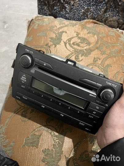 Штатная магнитола на toyota corolla 150
